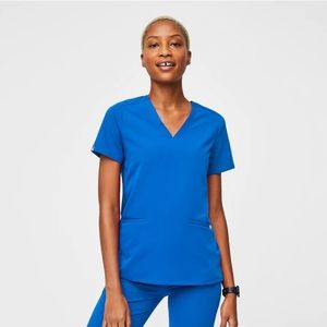 Figs Casma Three Pocket Scrub Top in Navy Blue